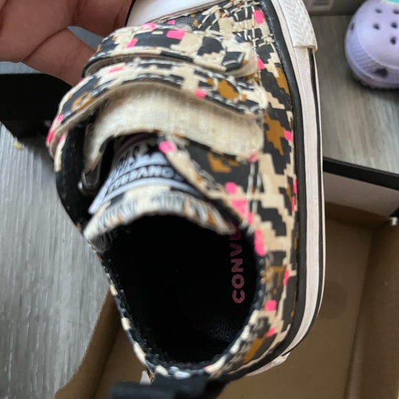 Toddler cheetah converse 3c - Picture 2 of 5